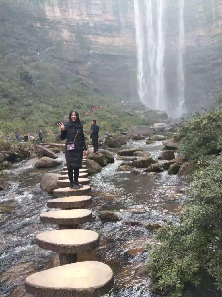 卡通红色汽车拼图